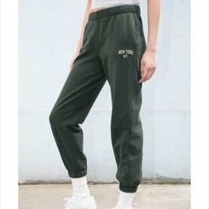 Brandy Melville green sweatpants “New York”